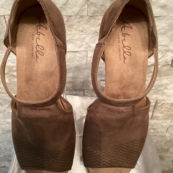 Abella Hydra Wedge Sandal - True Comfort - Picture 2 of 5